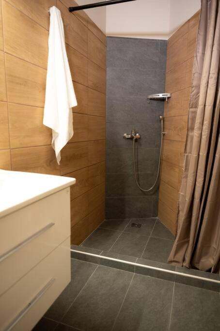 Anesis Airport Rooms 102 Koropion Bagian luar foto